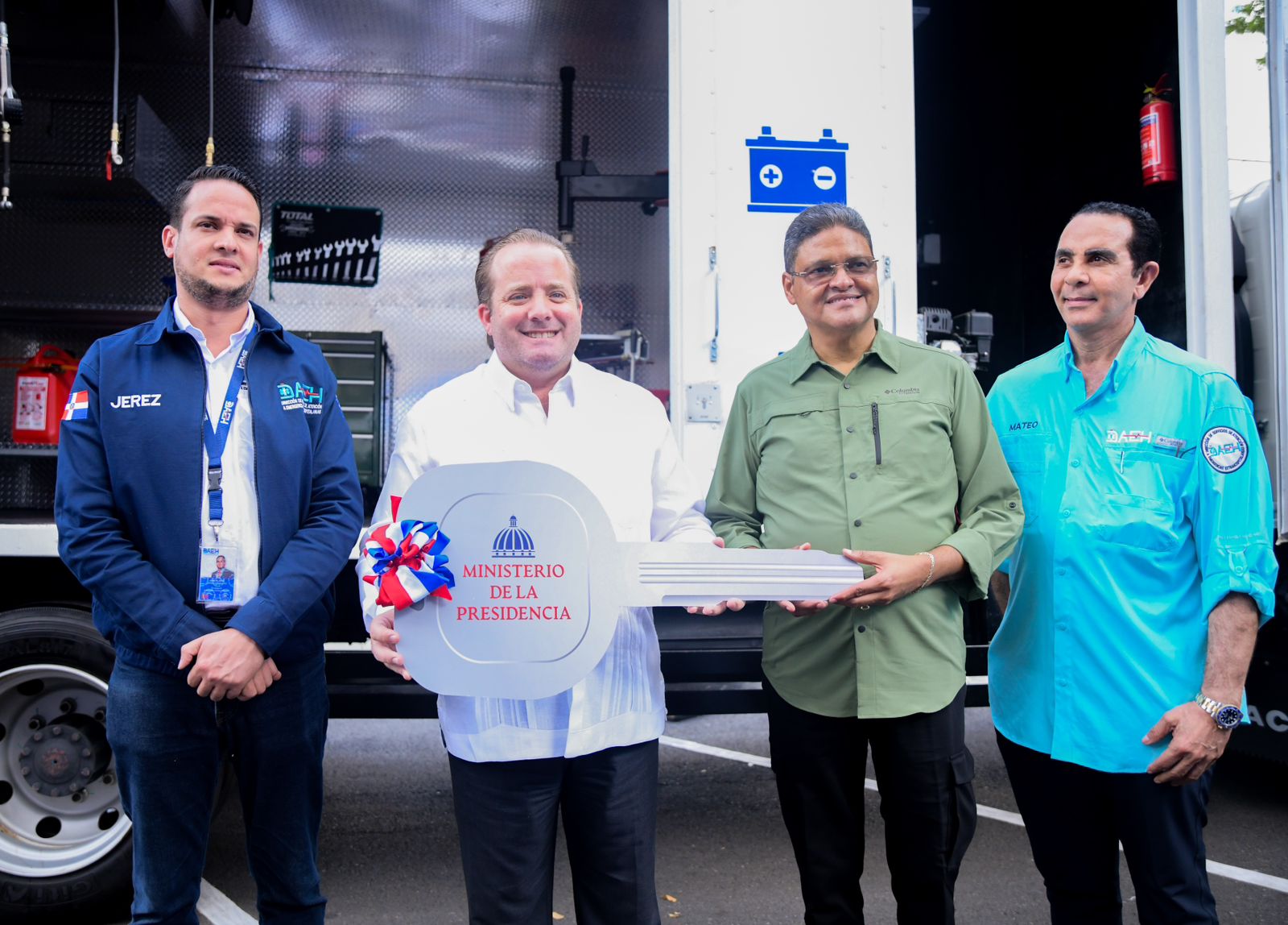 DAEH recibe del Ministerio de la Presidencia nuevas camionetas e inaugura Centro de Monitoreo