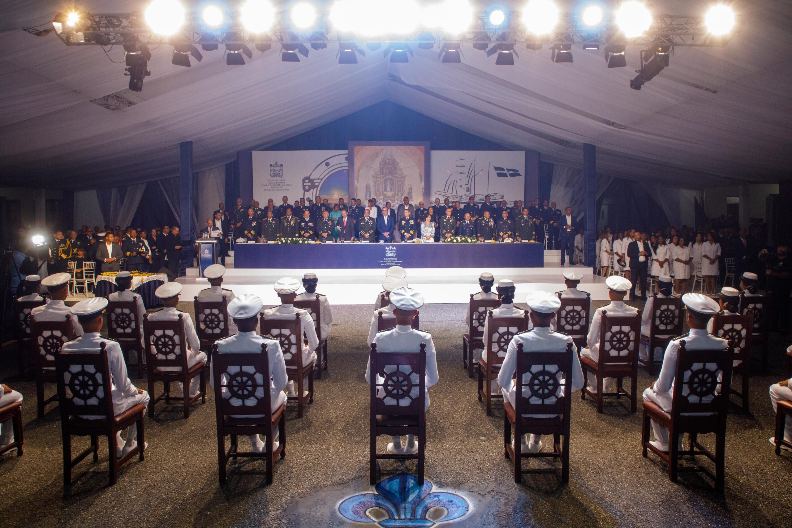 Abinader encabeza graduación de 26 nuevos oficiales de la Armada Dominicana 
