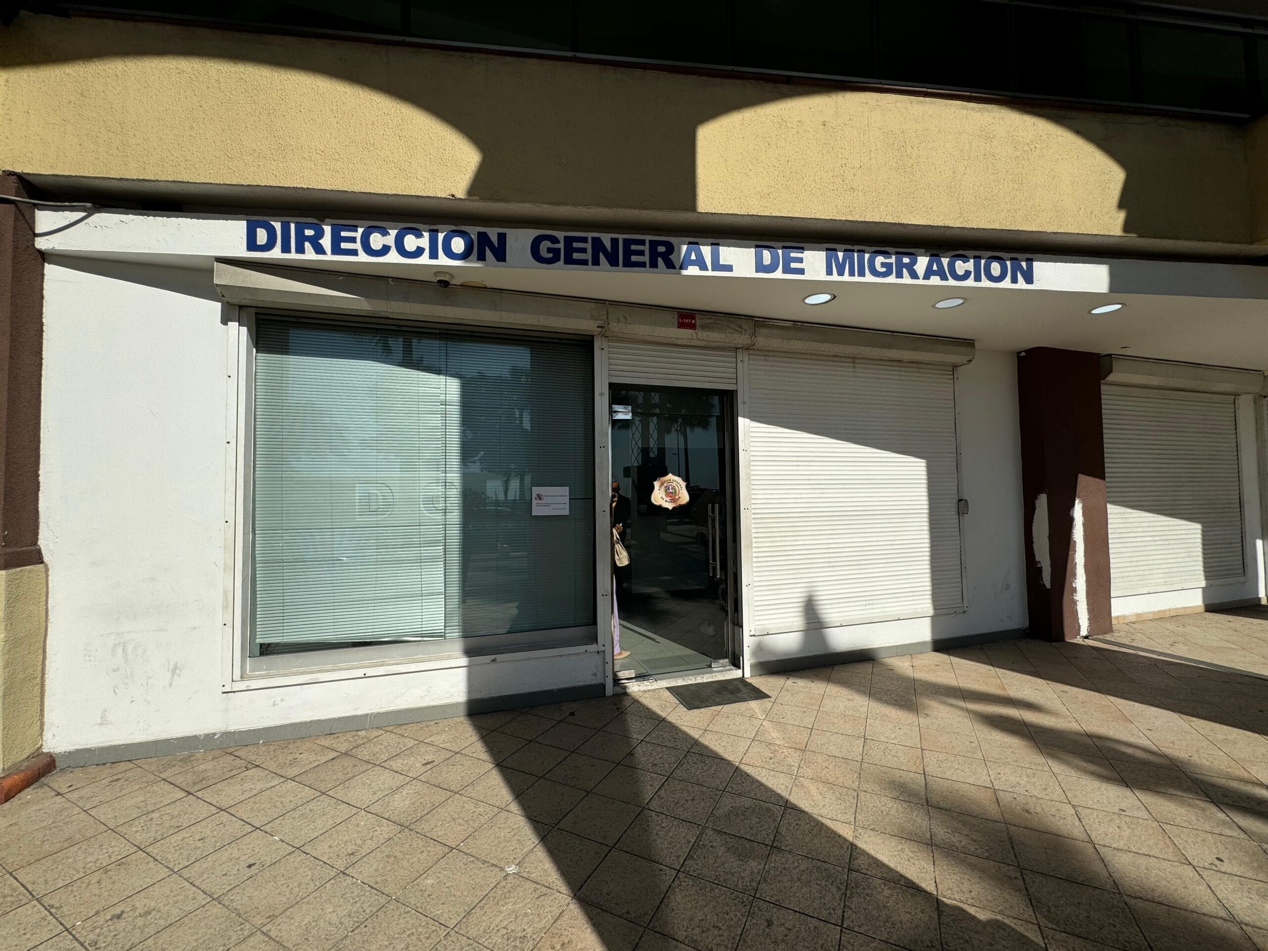 DGM exhorta a la ciudadanía a no usar terceros no calificados para solicitar permiso de menores