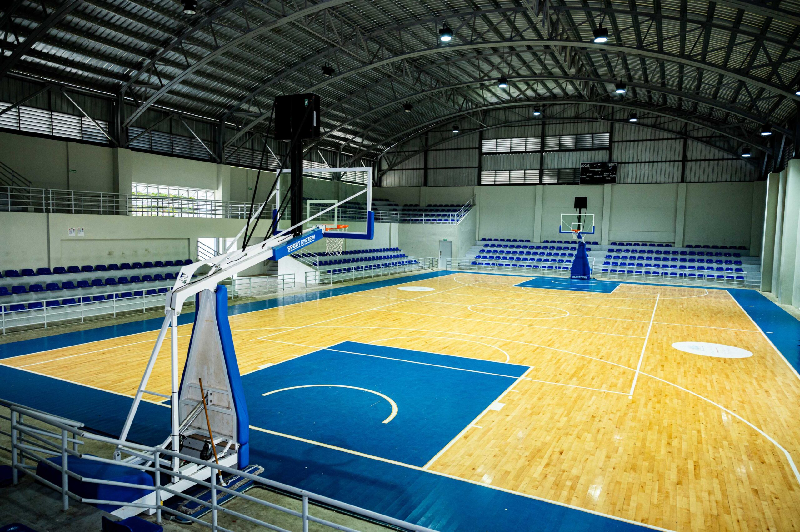 Banco Popular remoza cancha deportiva en Villa Tapia