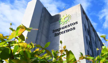 Investigan supuesta red que trafica con dominicanos en complicidad con personal de Migración