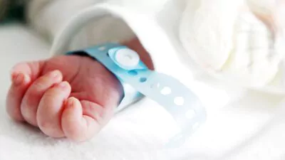 Acusan a instagramer de sobremedicar a su bebé con anticonvulsivos para recibir miles de dólares