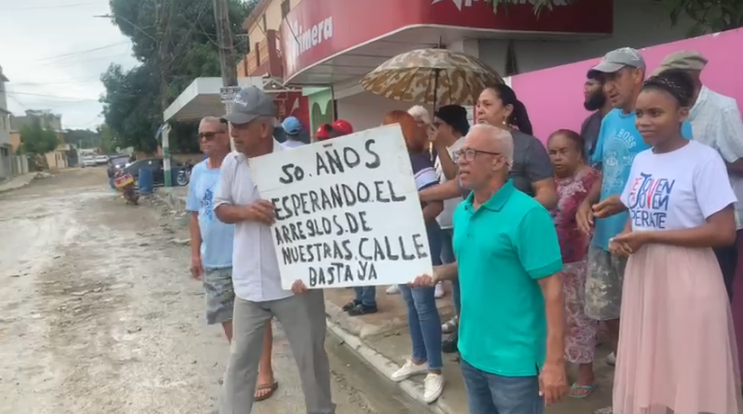 Comunitarios de Villa Satélite denuncian que tienen 50 años esperando calles dignas