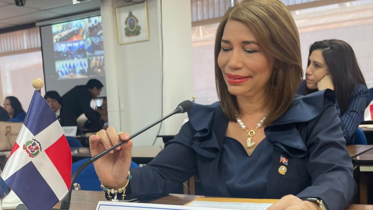 Diputada somete iniciativa en Parlacen para adopción uso responsable de Inteligencia Artificial