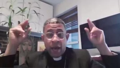 Vicario dominicano compara las políticas migratorias de Trump con la persecución nazi