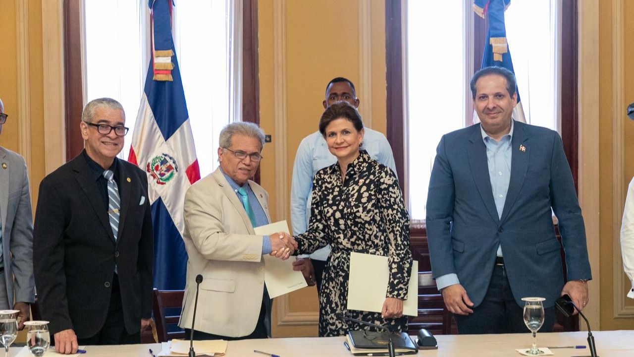 CMD y Gobierno llegan a un acuerdo: Médicos recibirán aumento salarial de un 25 por ciento