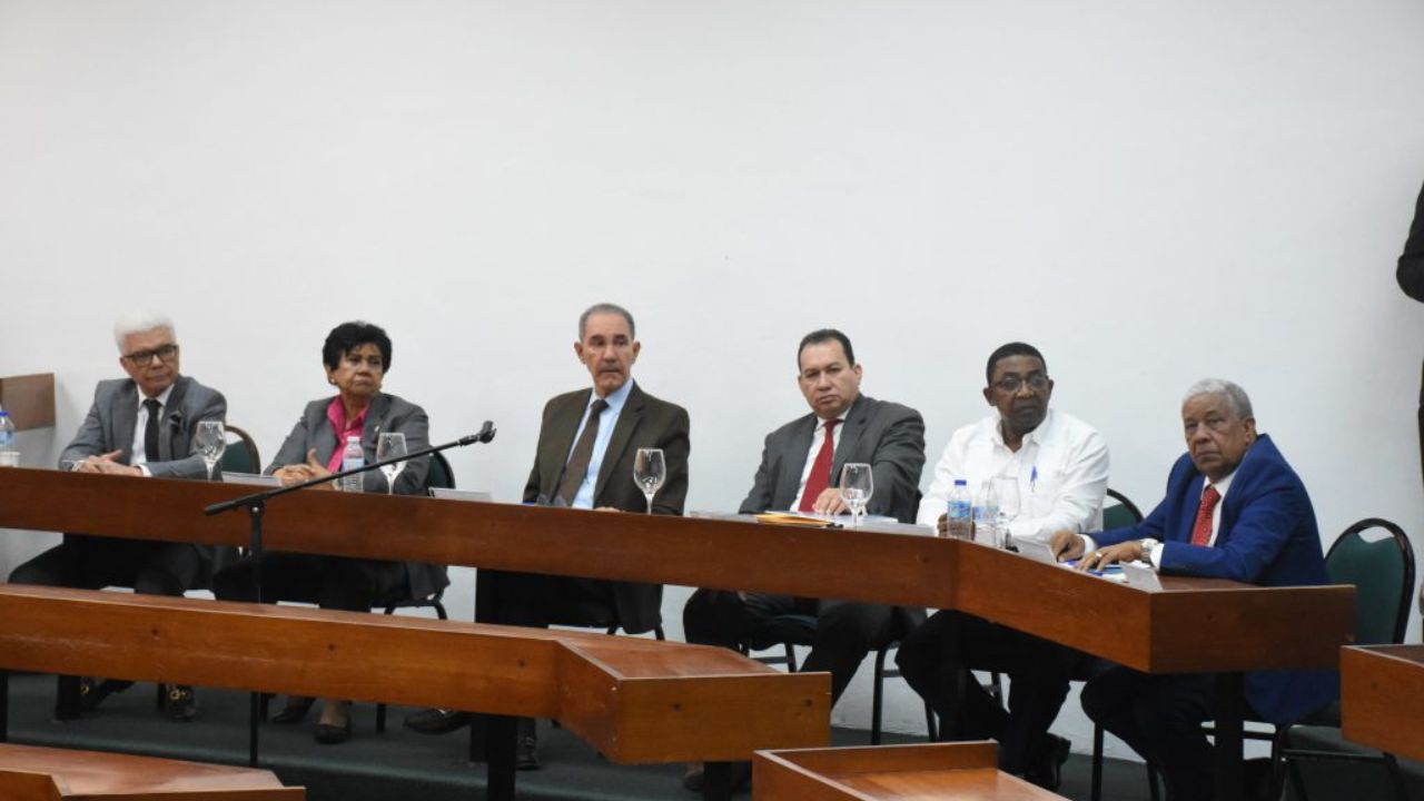 Mescyt evalúa 49 centros académicos superiores y 11 escuelas de medicina