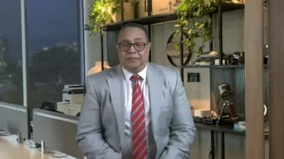 Dos minutos: despolitizar la educación
