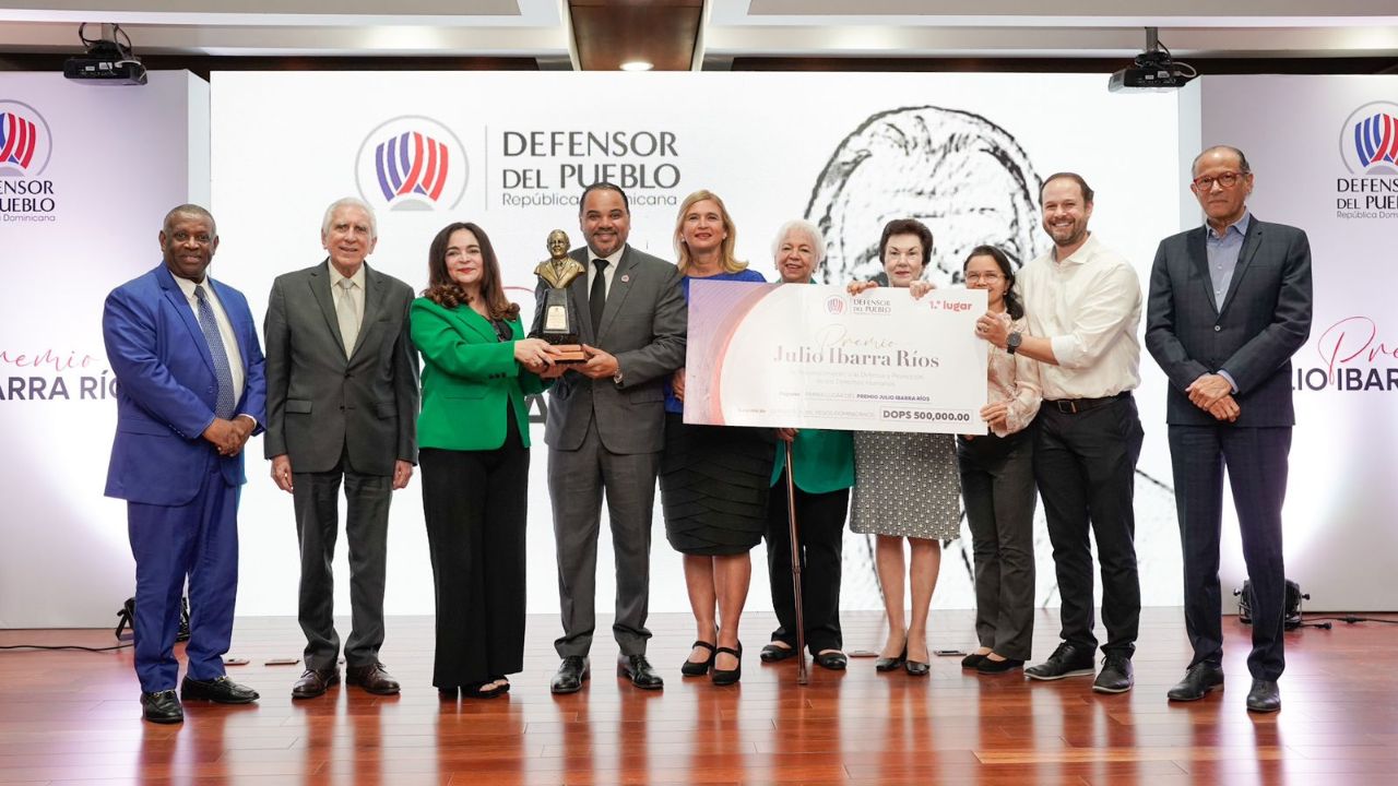 Defensor del Pueblo entrega Premio Julio Ibarra Ríos