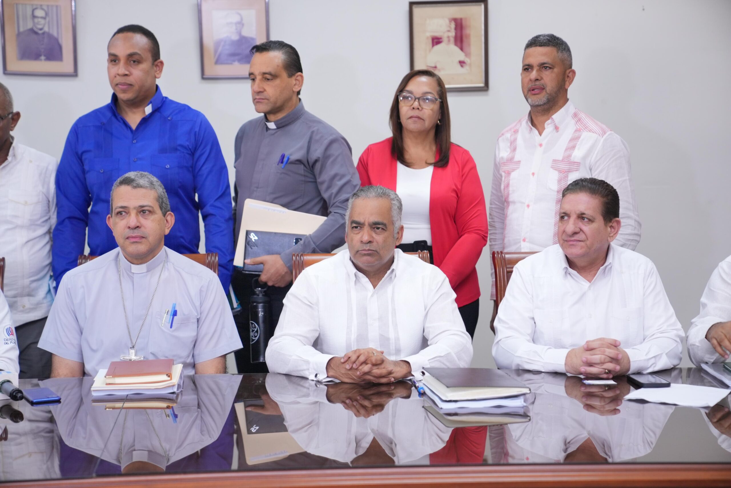 Ministro Santos propone metodología para avanzar en acuerdos entre comunidades en Cotuí y la Barrick