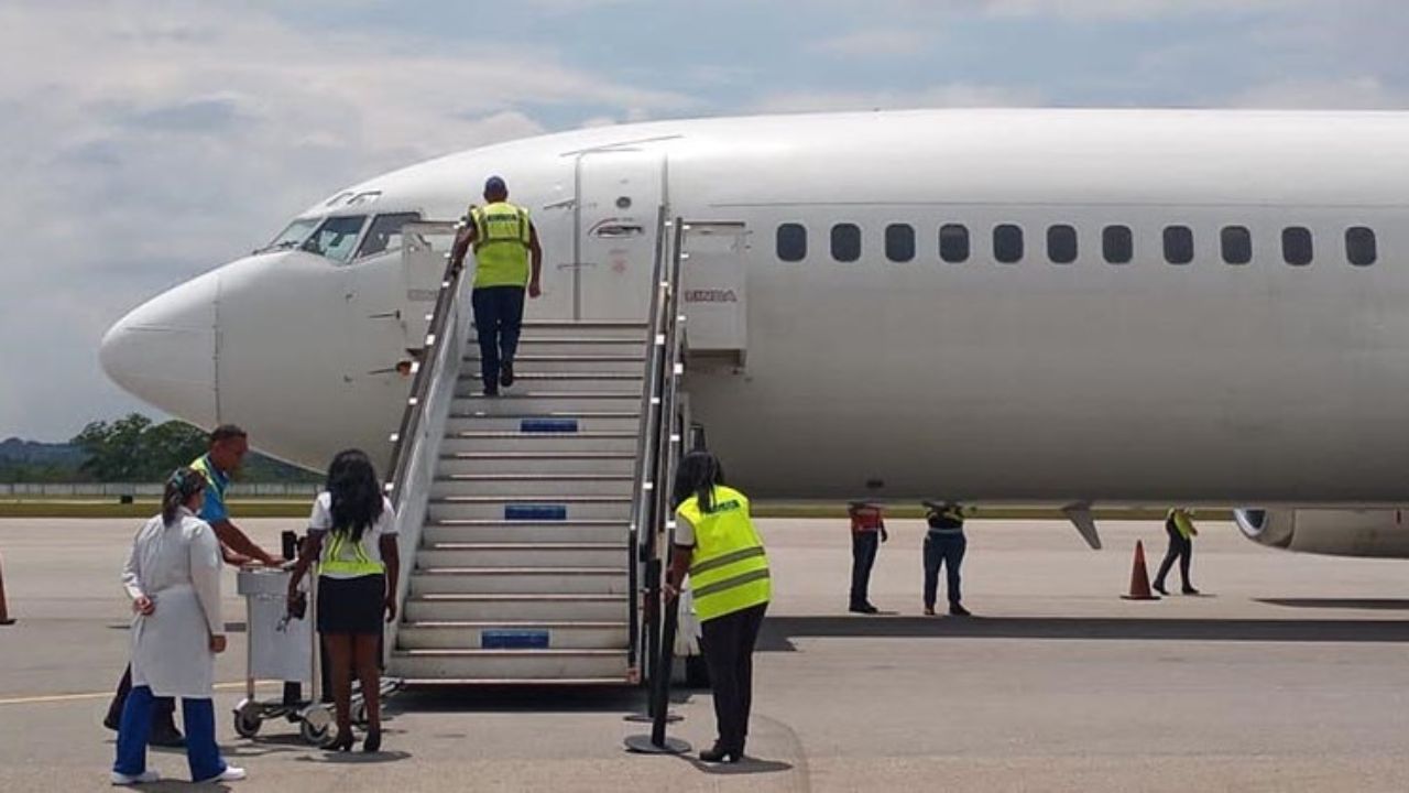 EE. UU. devuelve 20 migrantes irregulares a Cuba, su primera operación en 2025