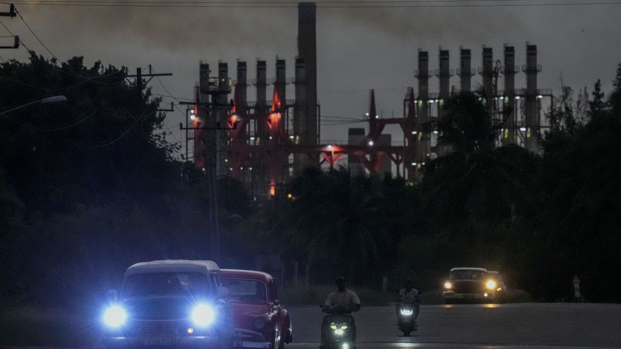 Cuba inicia semana con apagones simultáneos hasta en un 32 % del país