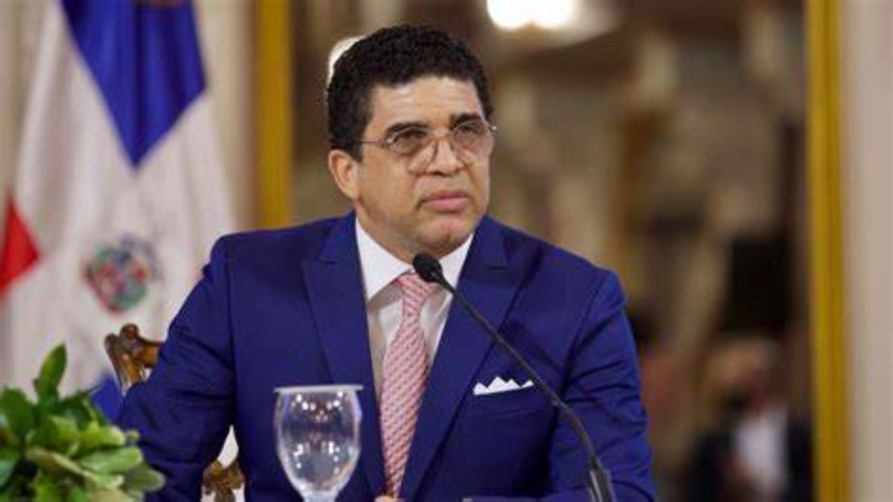Dio Astacio defiende medida: no es un impuesto lo que pagarán los motoristas sino "una placa de la ciudad"