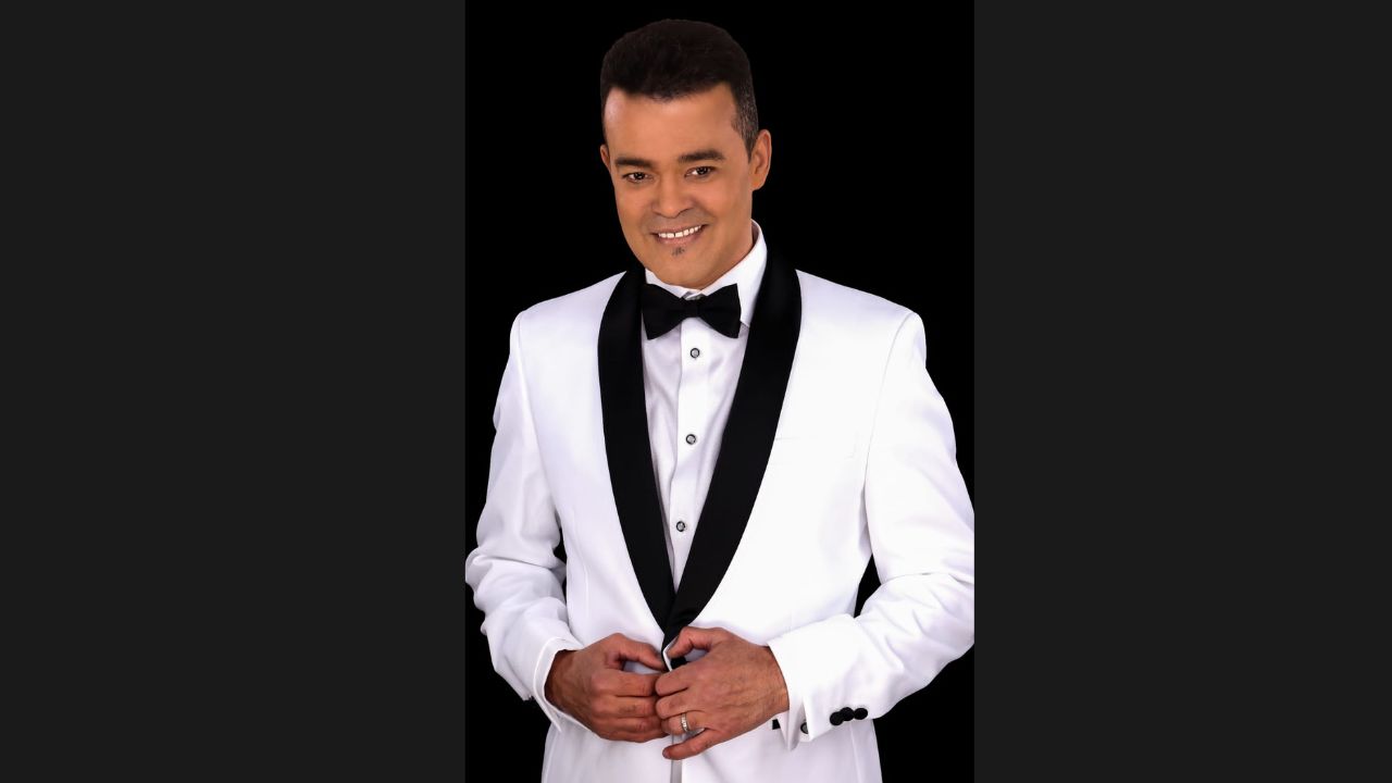 Alex Bueno y su bachata“Pasa Cantando”  iniciando este 2025