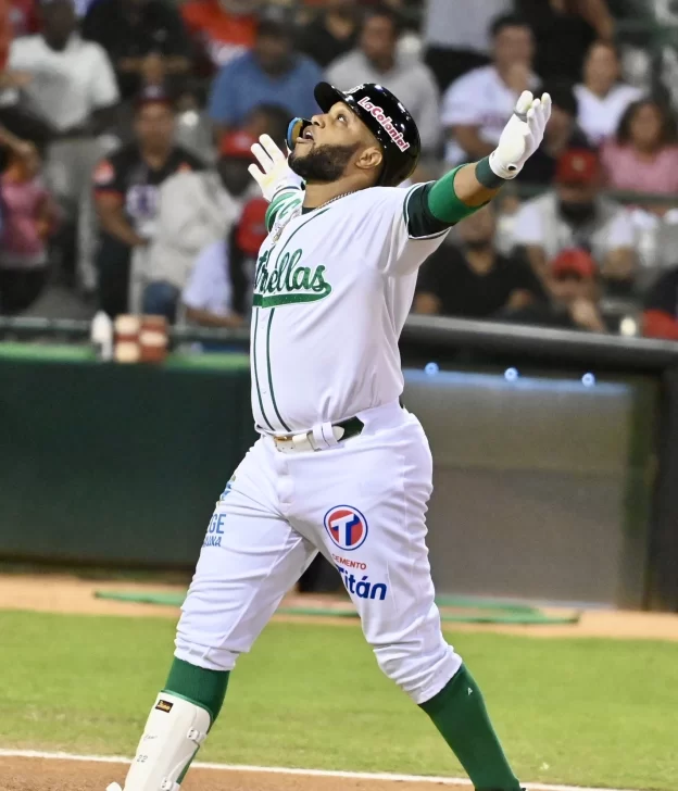 Jonrón de Canó y pitcheo efectivo llevan a las Estrellas a ganar su primer partido en el round robin