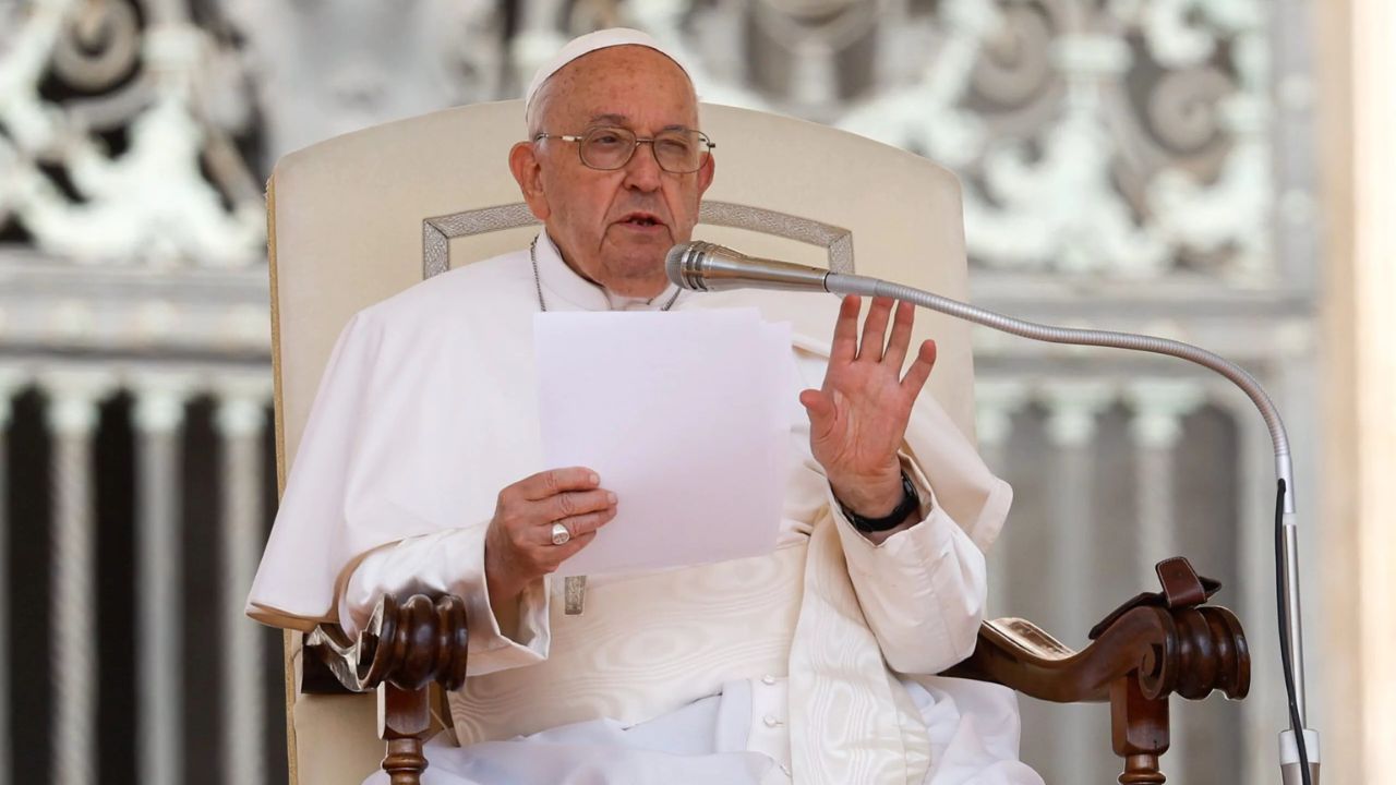 El papa pide a los periodistas que "sean verdaderos" en el Jubileo de los Comunicadores