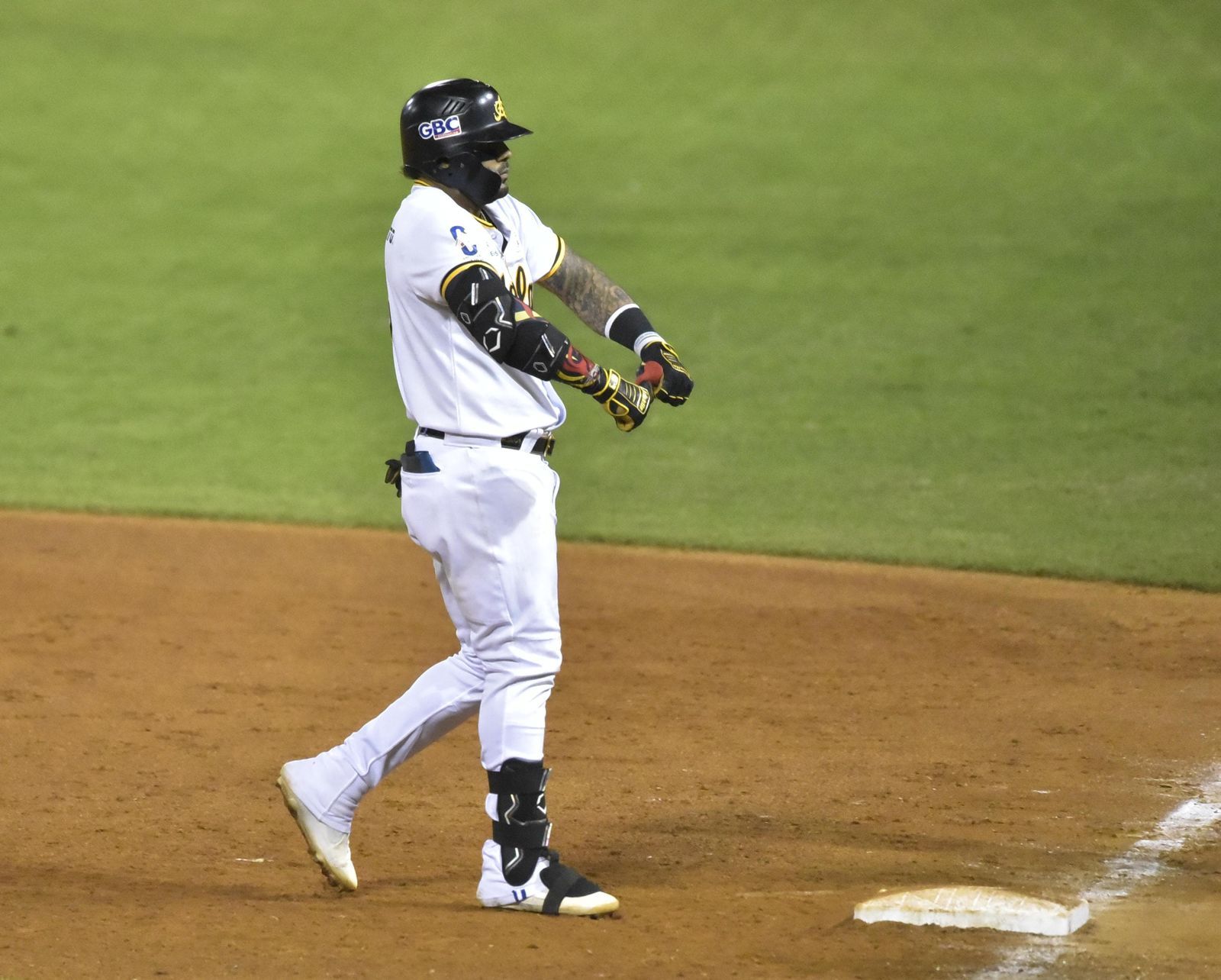 Águilas derrotan a las  Estrellas y ponen fin a racha de siete derrotas consecutivas