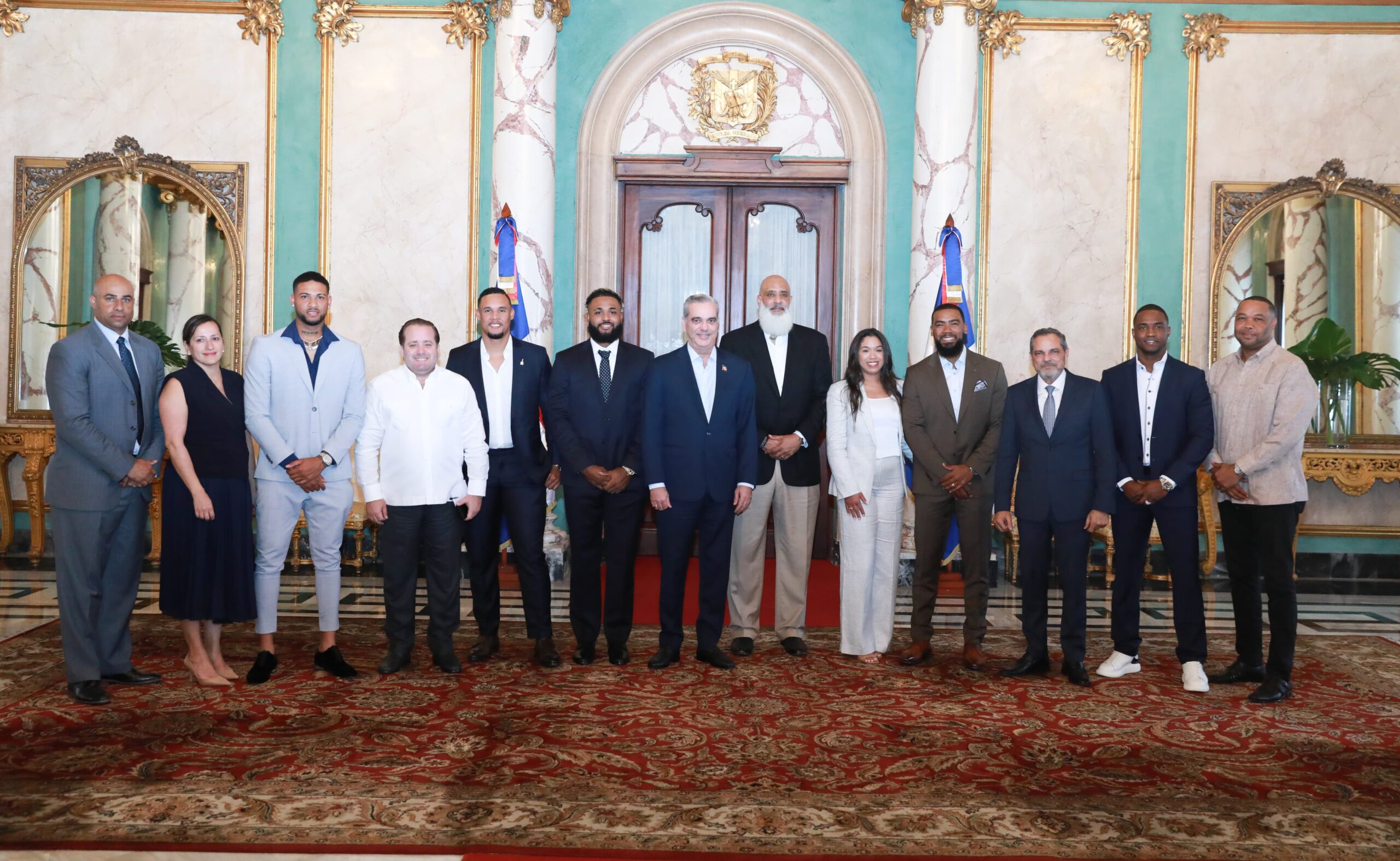 Abinader recibe a miembros de la Asociación de Peloteros de Grandes Ligas (MLBPA)