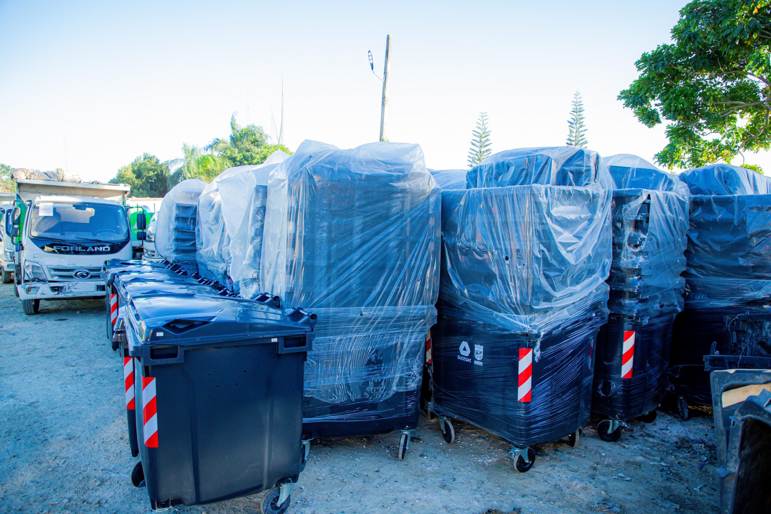 ASDN y Sucesat adquieren 300 contenedores para fortalecer recogida de basura
