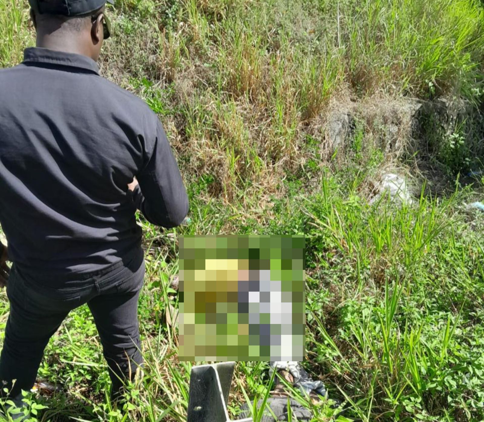 Encuentran cadáver atado de manos y con un tiro en la cabeza en la autovía del Nordeste