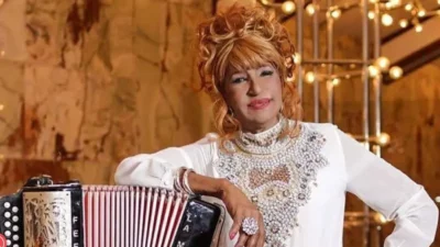 «El que ta´ bueno no forza»: Fefita la Grande se tatúa las cejas y se hace un piercing en el ombligo