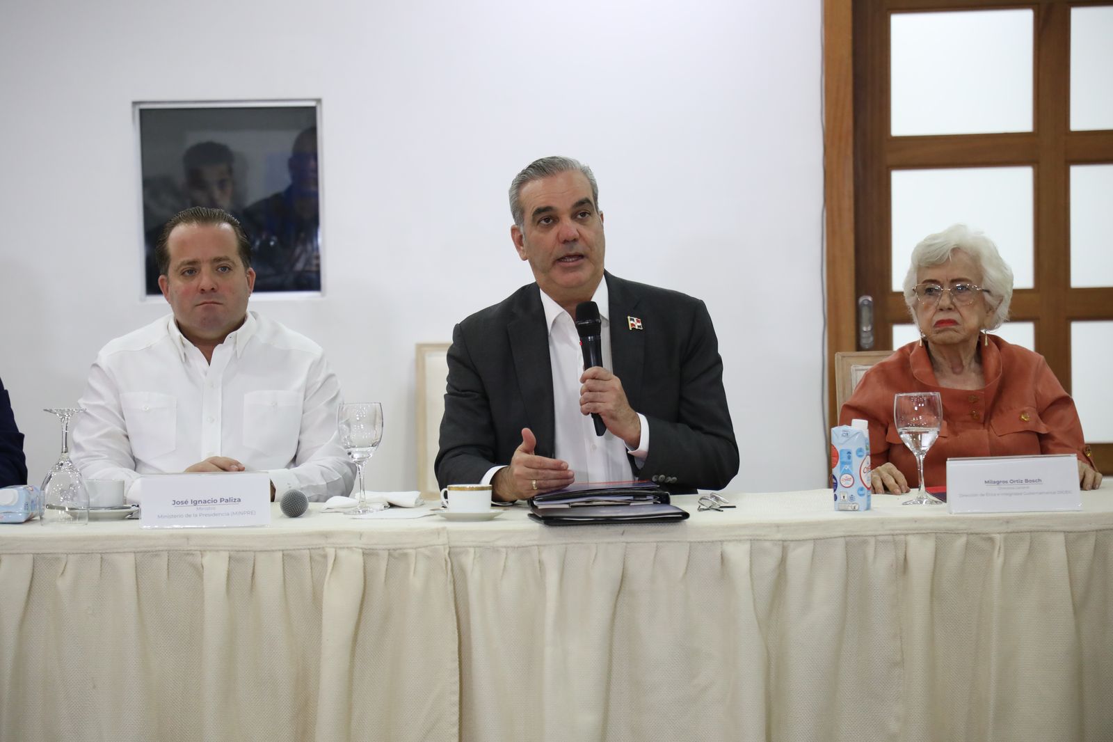 Abinader encabeza mesa de trabajo de órgano anticorrupción