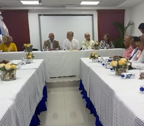 Luis Miguel De Camps visita a la dirección ejecutiva de la Asociación de Profesores