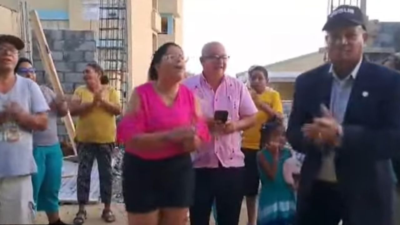 Protestan para exigir que autoridades pavimenten las calles