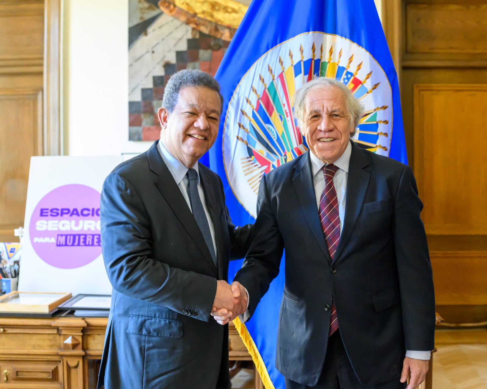 Luis Almagro y Leonel Fernández se reúnen por la democracia y el desarrollo