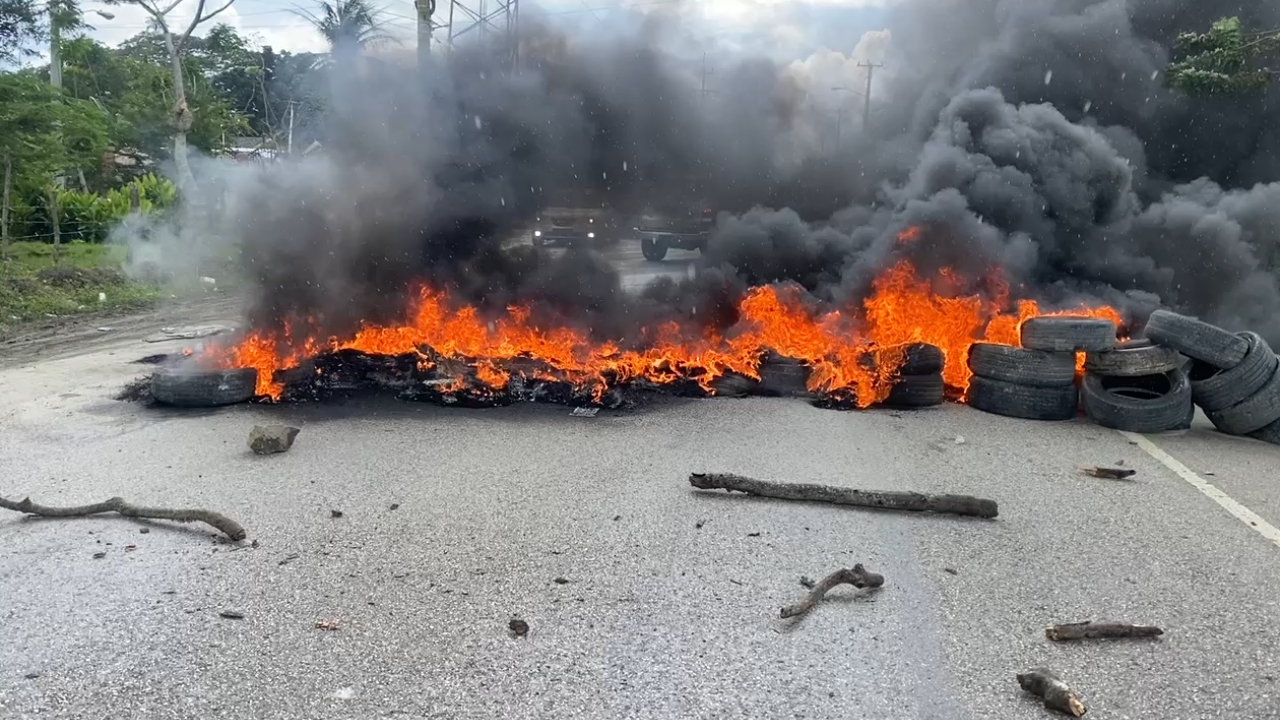 Comunitarios exigen intervención en calles deterioradas de Cenoví, SFM 