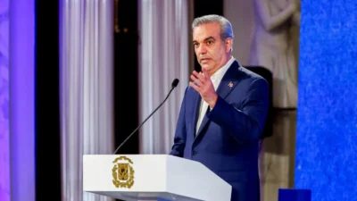 Abinader reitera aumento salarial debe ser de un 20% y asegura es sustentable para la economía