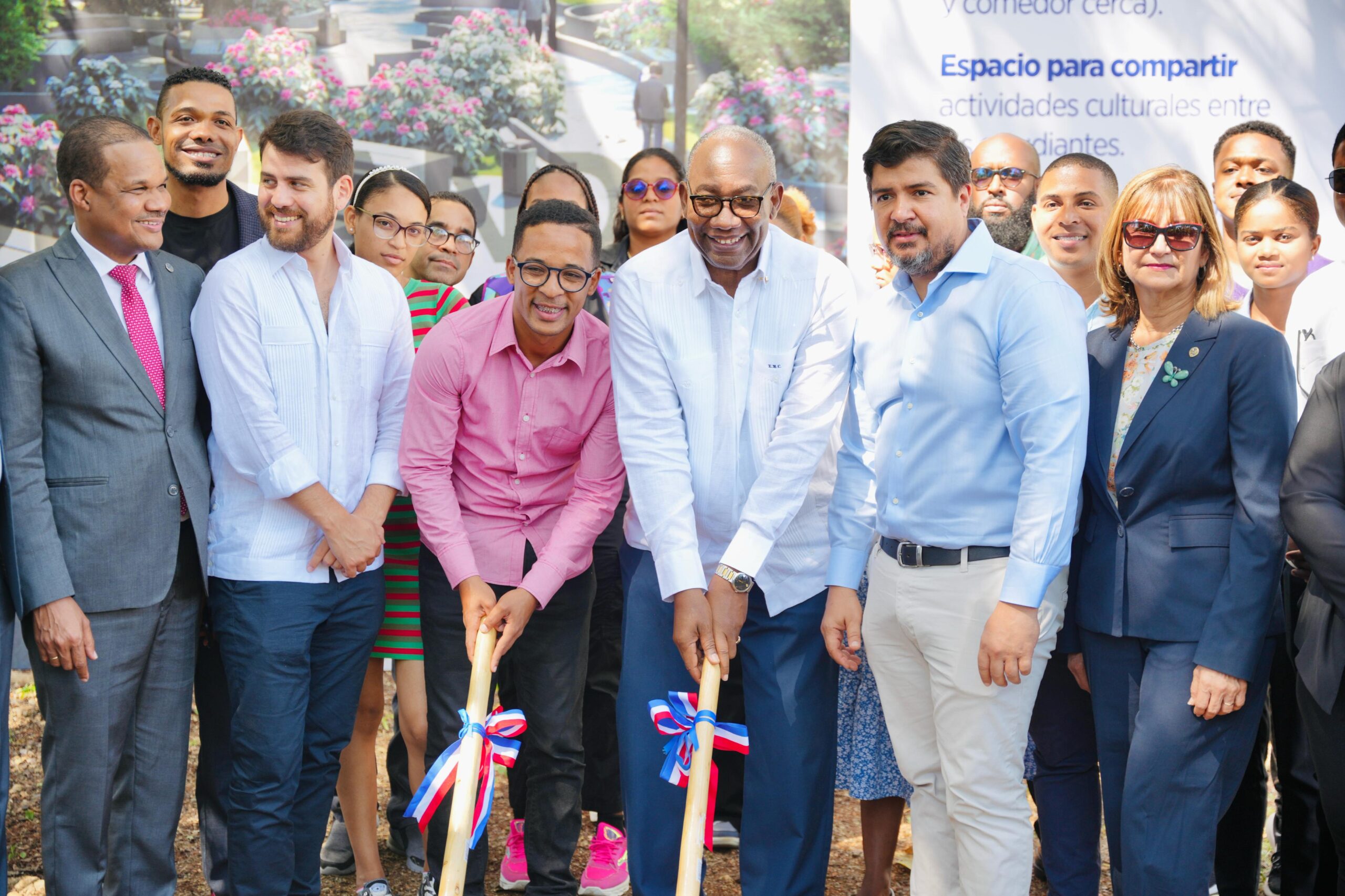 Con el primer picazo, la UASD inicia la construcción de la Plaza del Estudiante