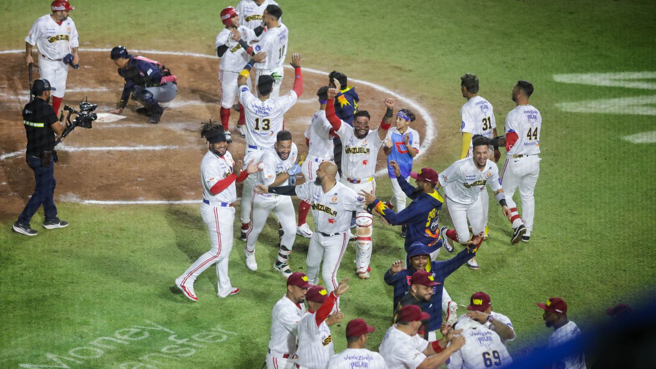 Venezuela logra no hitter y clasifica a semifinales de la Serie del Caribe