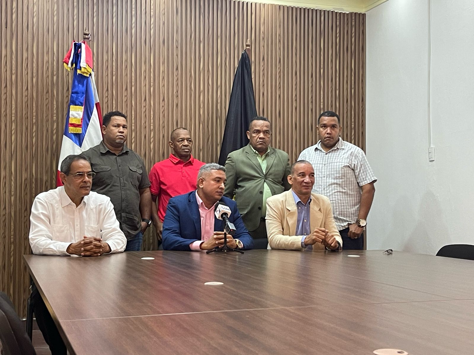 Dirigentes del PHD denuncian despidos masivos y renuncian a la DGDC