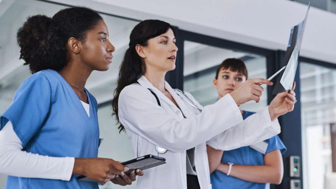 Día de la Mujer Médica: ¿Quién fue la primera en obtener su título?