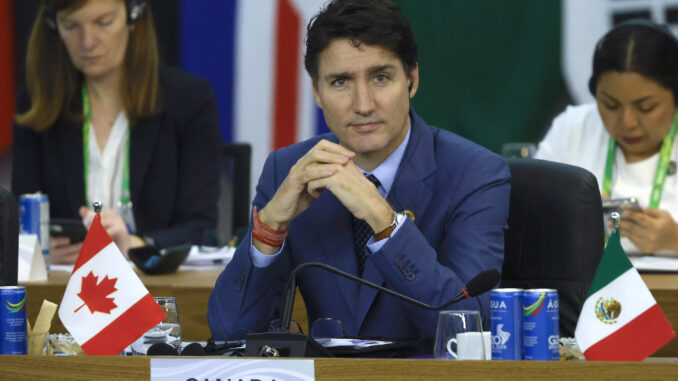 Canadá toma represalias y grava un 25 % 155.000 millones de dólares en comercio con EEUU