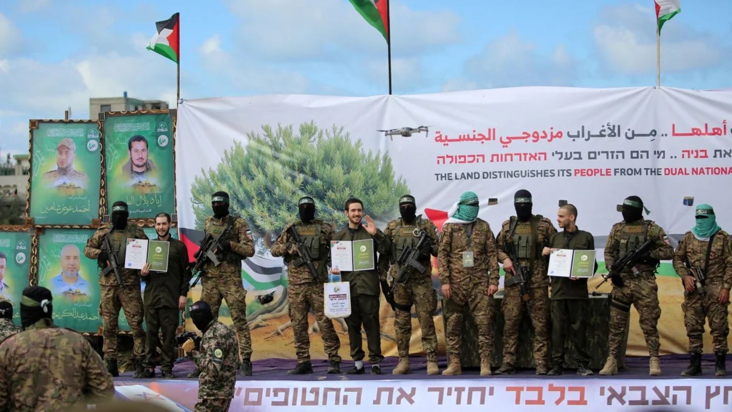 Hamás libera a los seis últimos rehenes vivos de la primera fase del alto el fuego en Gaza