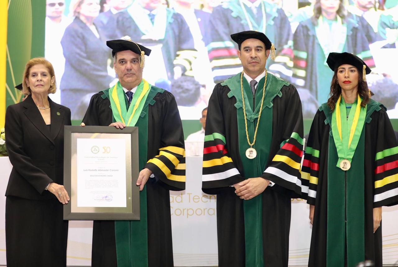 Abinader recibe título Doctor Honoris Causa de UTESA por notable liderazgo y aportes al país 