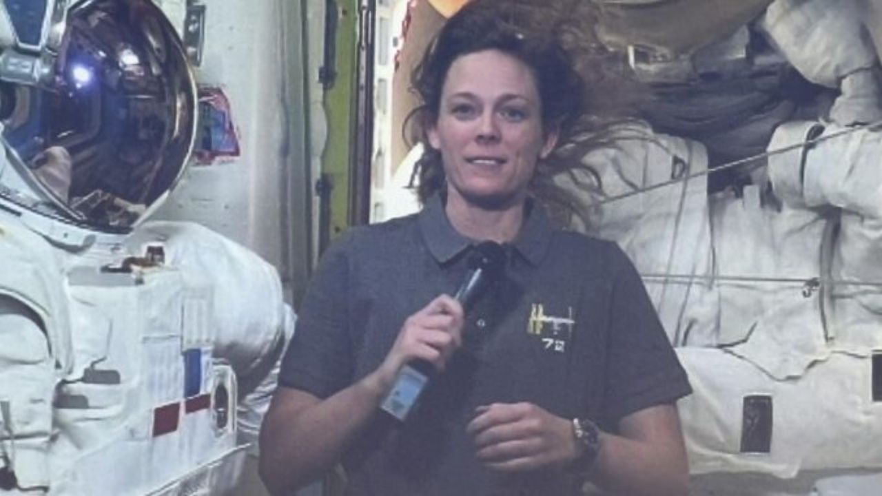 La astronauta Ayers, al llegar a la Estación Espacial: "Impacta ver que no hay fronteras"