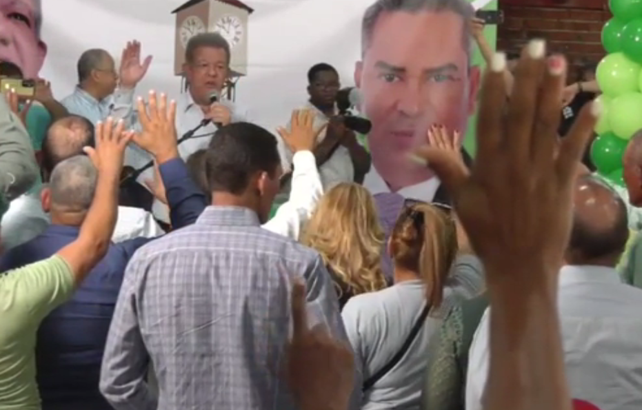Leonel encabeza juramentación de nuevos dirigentes de FP en Montecristi