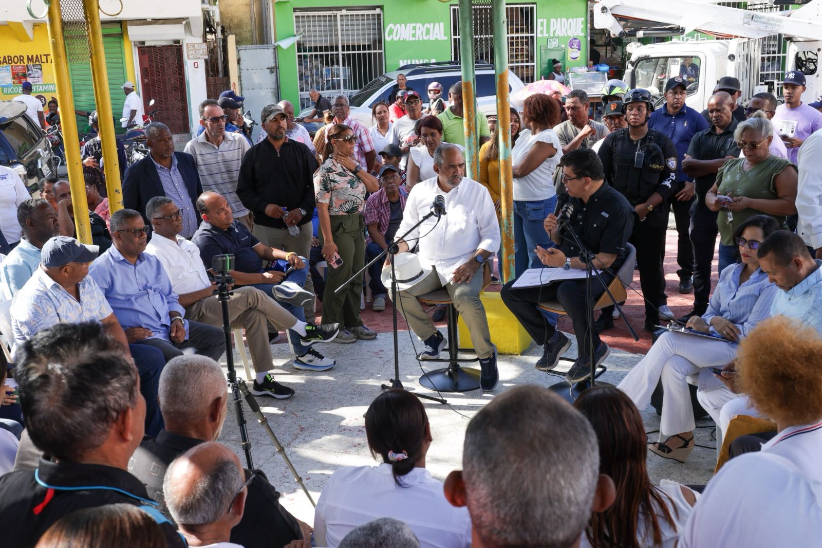 Dío Astacio lanza programa “Dío TV, Te Escucha y Te Responde” en sector Perla Antillana