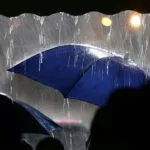 Un hombre es arrastrado por las aguas en Puerto Plata; siguen inundaciones rurales y urbanas