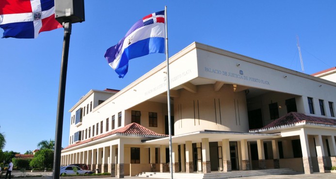 Un año de prisión preventiva a miembros de red de estafadores que operaba desde la cárcel en Puerto Plata 