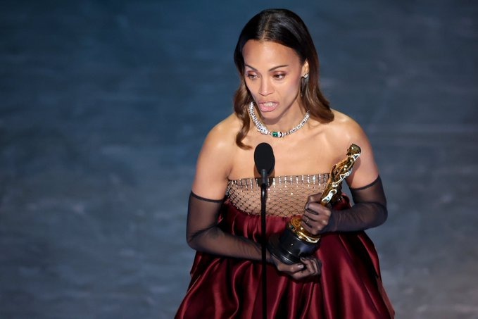 Presidente Abinader felicita a Zoé Saldaña por convertirte en la primera dominicana en ganar un Oscar