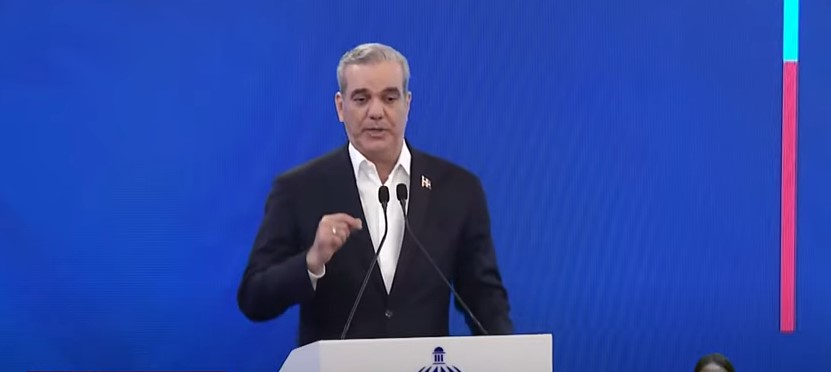 Abinader expresa solidaridad a familias de las víctimas de Jet Set y rinde homenaje a los rescatistas