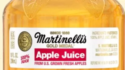Retiran más de 170,000 botellas de jugo Martinelli’s por posible contaminación