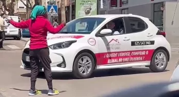 Joven dirige el tráfico por cinco horas, a causa del apagón masivo en España