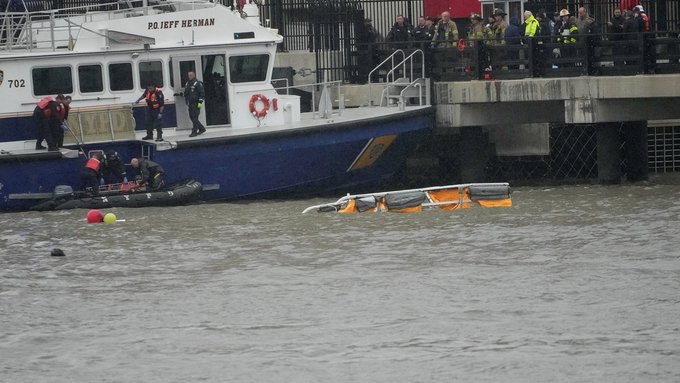 Varios muertos al estrellarse un helicóptero en el río Hudson de Nueva York