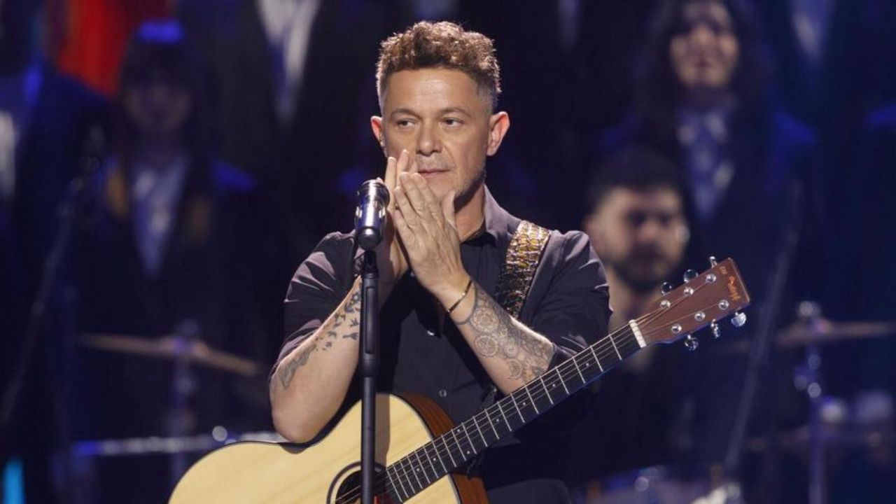Alejandro Sanz viaja a SD para despedir a sus compadres fallecidos en el Jet Set: "mi querido pueblo dominicano les mando todo mi amor"