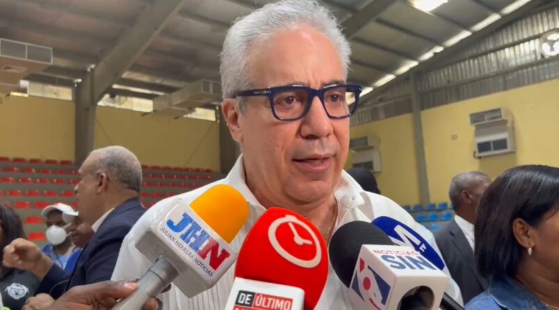 Tras tragedia del Jet Set, Fernando Hasbun se solidariza en Haina: “Compartimos el dolor con la gente de este pueblo”
